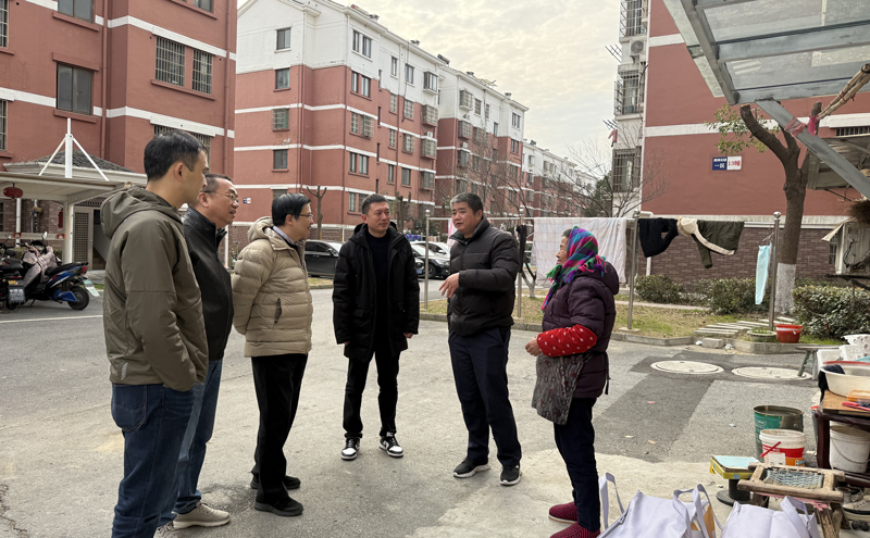 1738727544305134.jpg 党建联建进社区-走访慰问送关怀2.jpg
