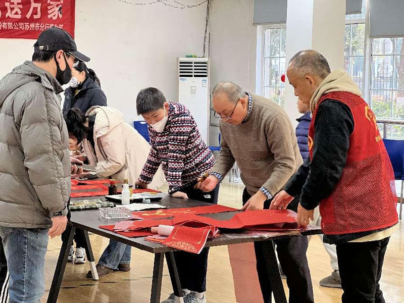 1740364075792765.jpg 党群同心迎新春,便民市集过酥年3.jpg